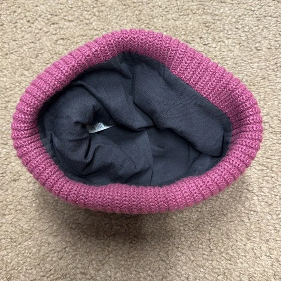 The North Face ribbed beanie. NWOT! - Picture 3 of 3